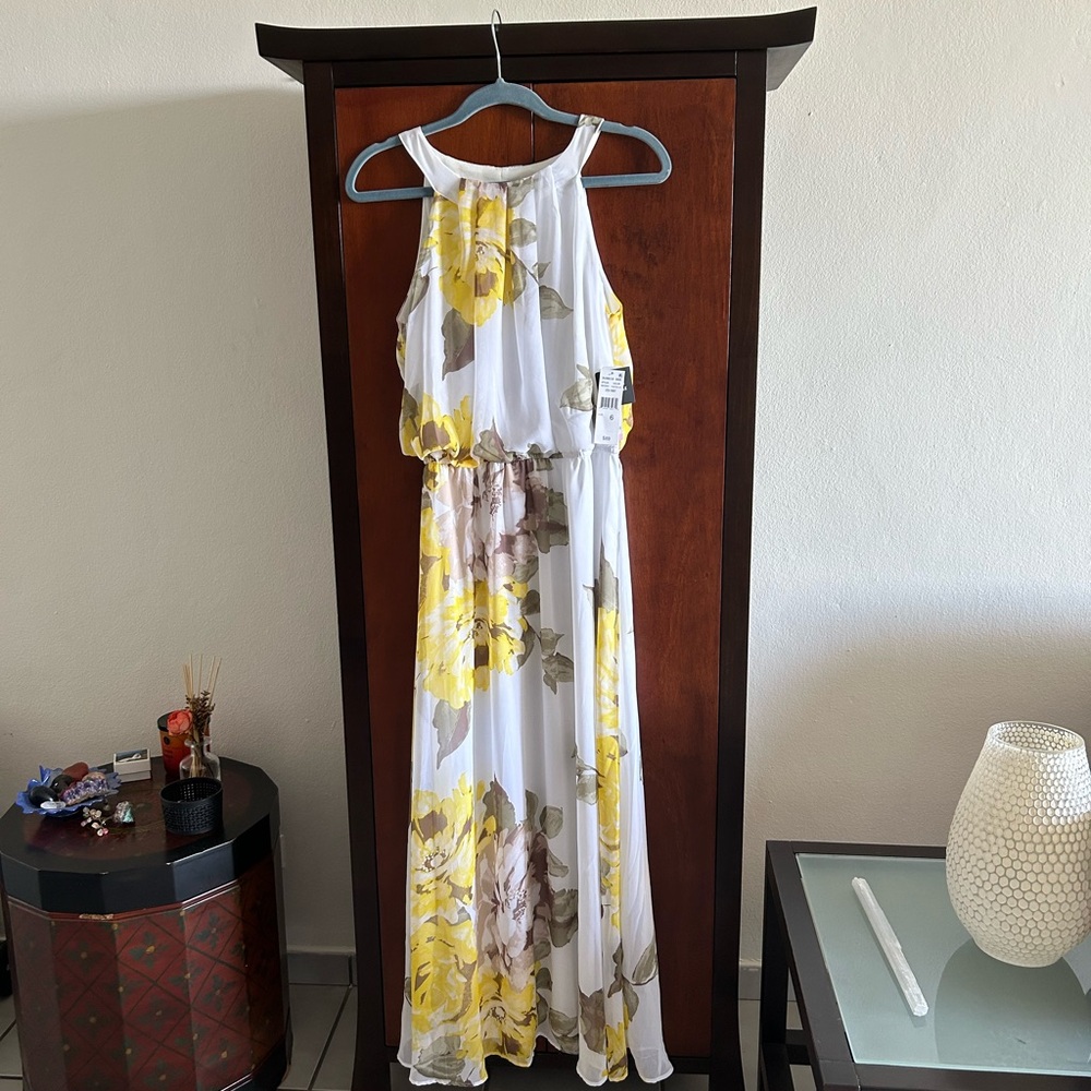 New Woman’s Maxi Dress Floral Sleeveless From. Robbie Bee